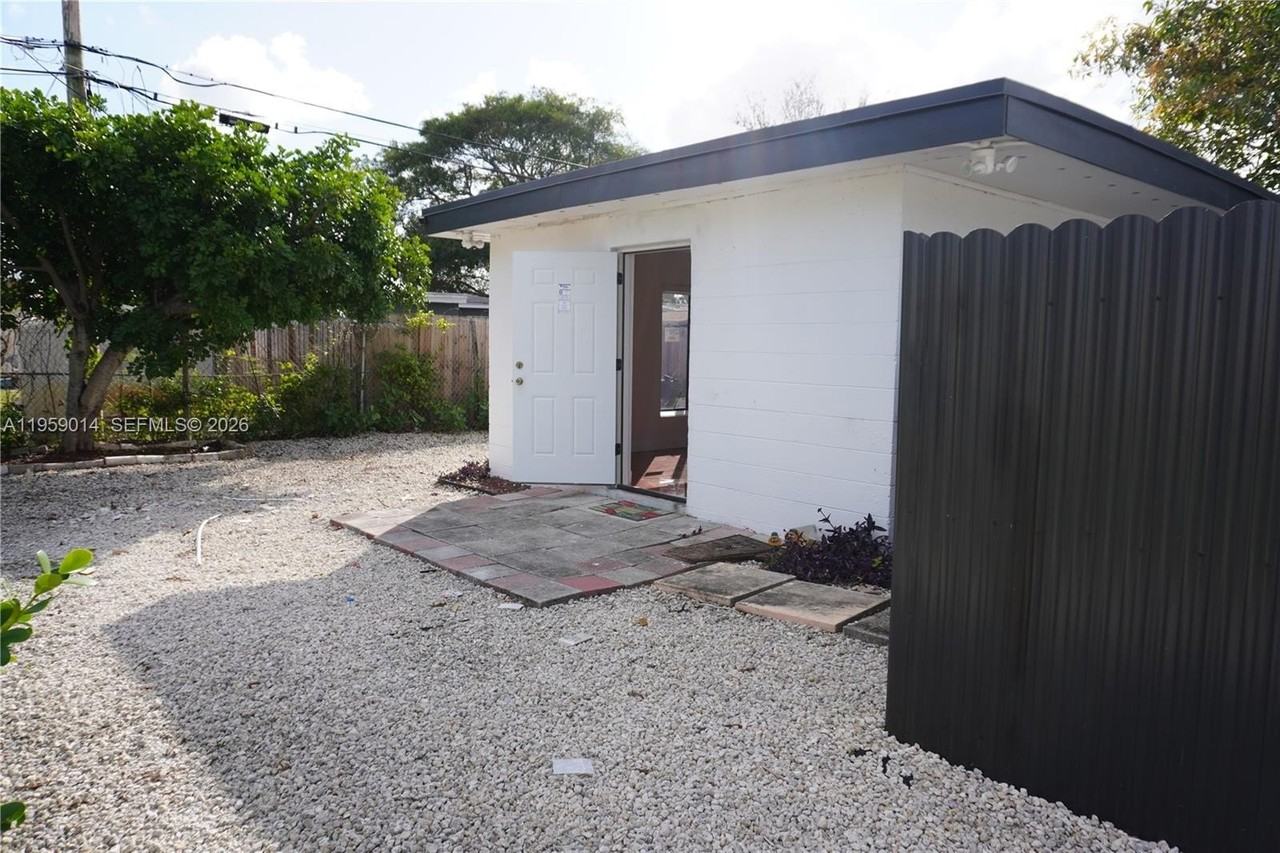 1106 Nw 11th Ct #2 - Photo 2 of 11