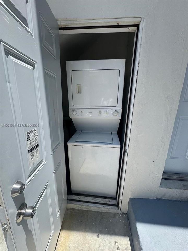 2210 Nw North River Dr #2 - Photo 3 of 10