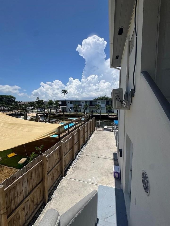 2210 Nw North River Dr #2 - Photo 4 of 10