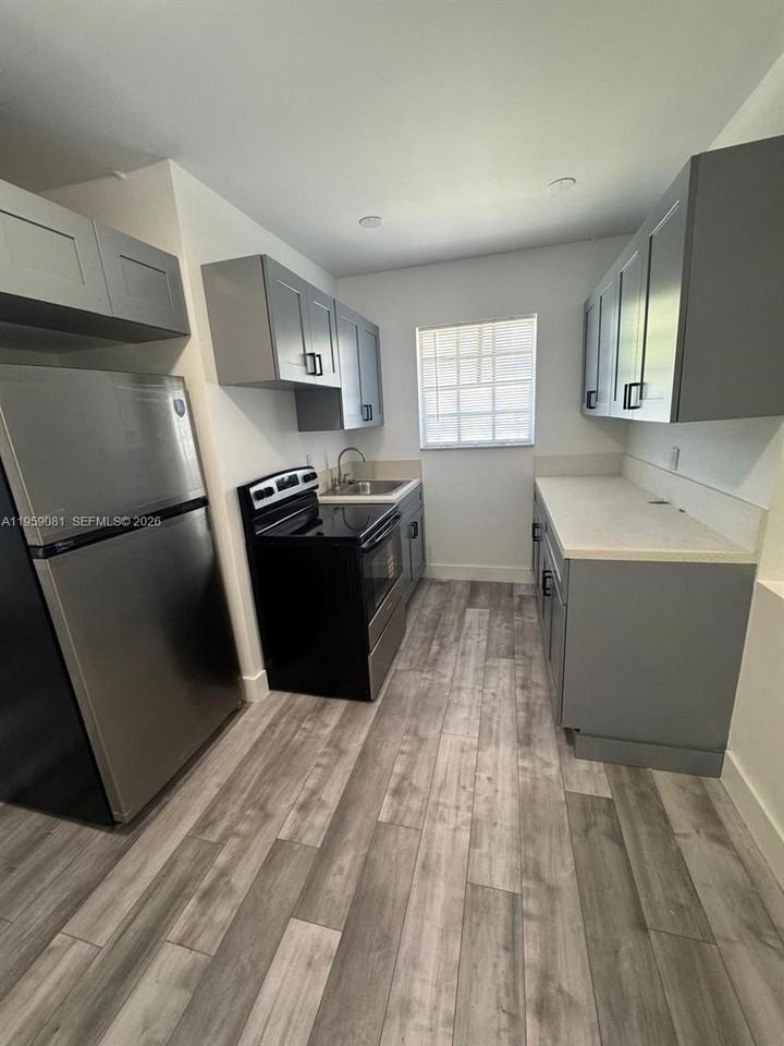 2210 Nw North River Dr #2 - Photo 5 of 10