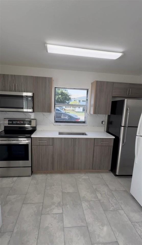 4119 Woodside Dr #1 - Photo 2 of 9