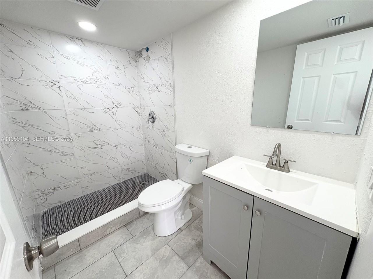 4119 Woodside Dr #1 - Photo 5 of 9