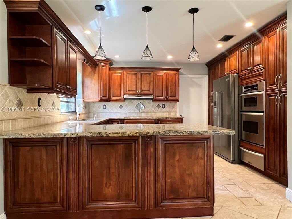 15501 Dover Ct - Photo 2 of 20