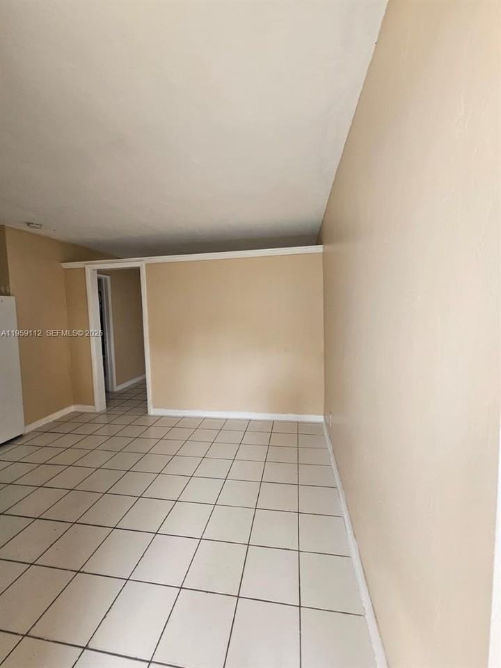 1021 Ne 17th Ave #3 - Photo 7 of 10