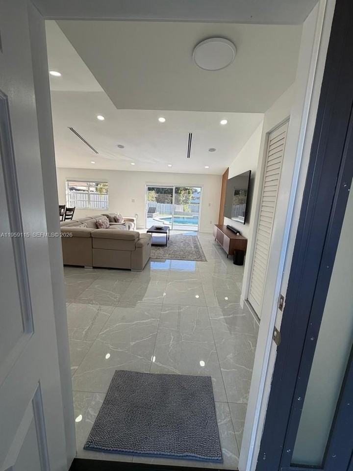 920 Monticello Ave #920 - Photo 2 of 20