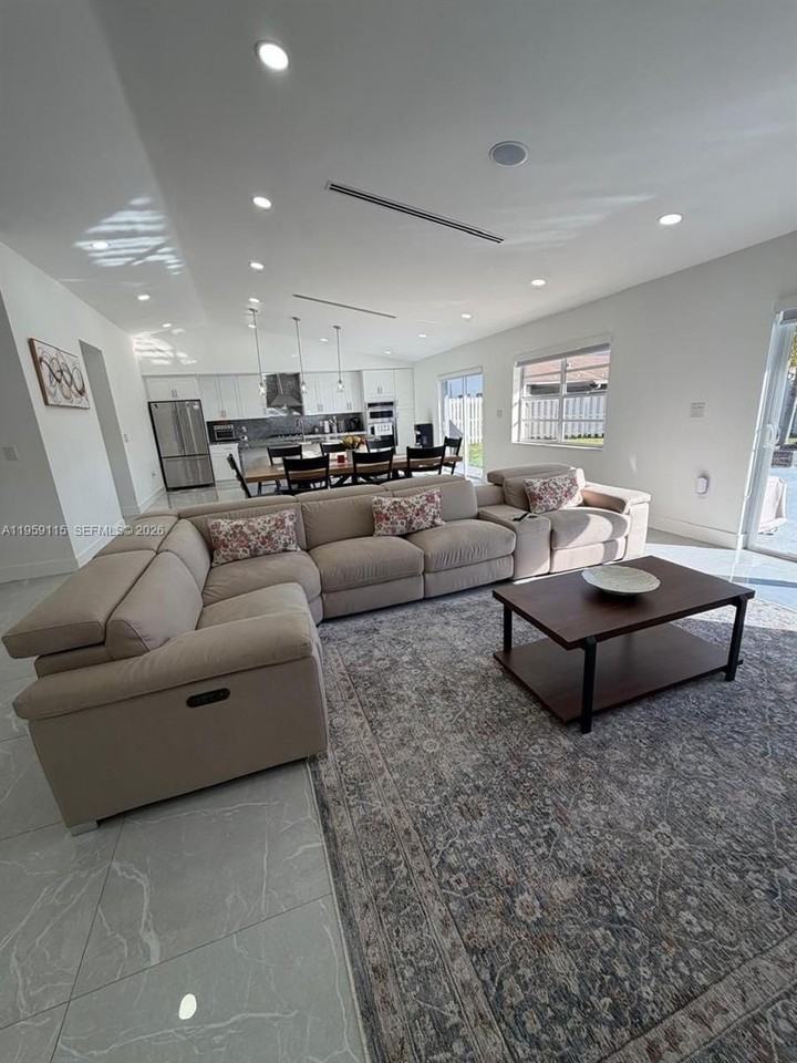 920 Monticello Ave #920 - Photo 5 of 20