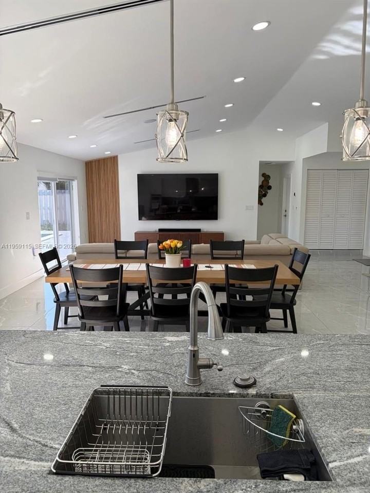 920 Monticello Ave #920 - Photo 7 of 20