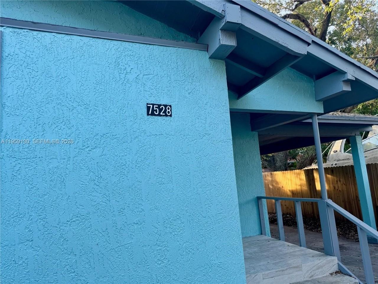 7528 Ne 3rd Ct - Photo 3 of 41