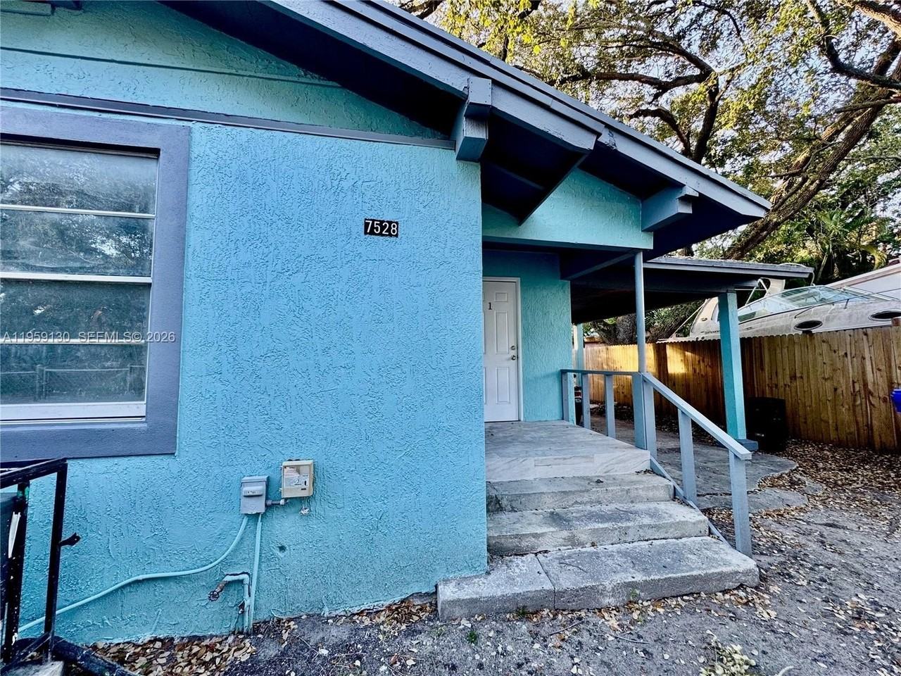 7528 Ne 3rd Ct - Photo 4 of 41