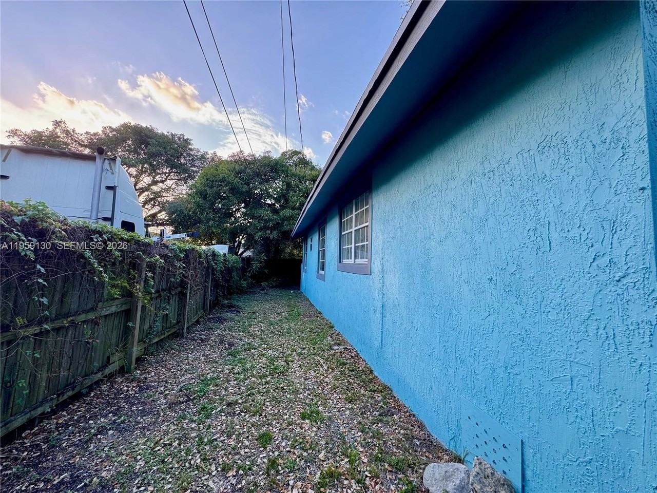 7528 Ne 3rd Ct - Photo 5 of 41