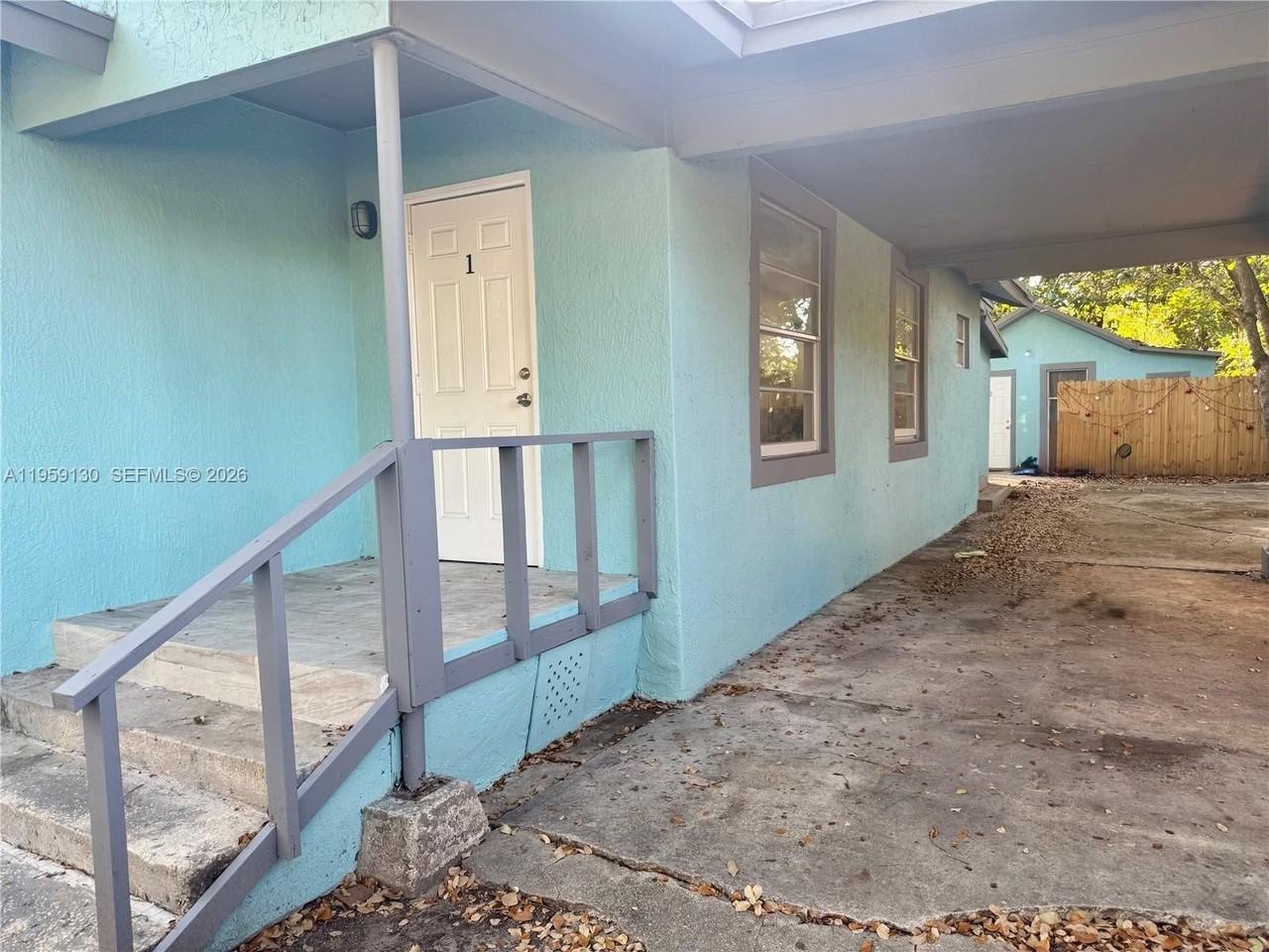 7528 Ne 3rd Ct - Photo 7 of 41