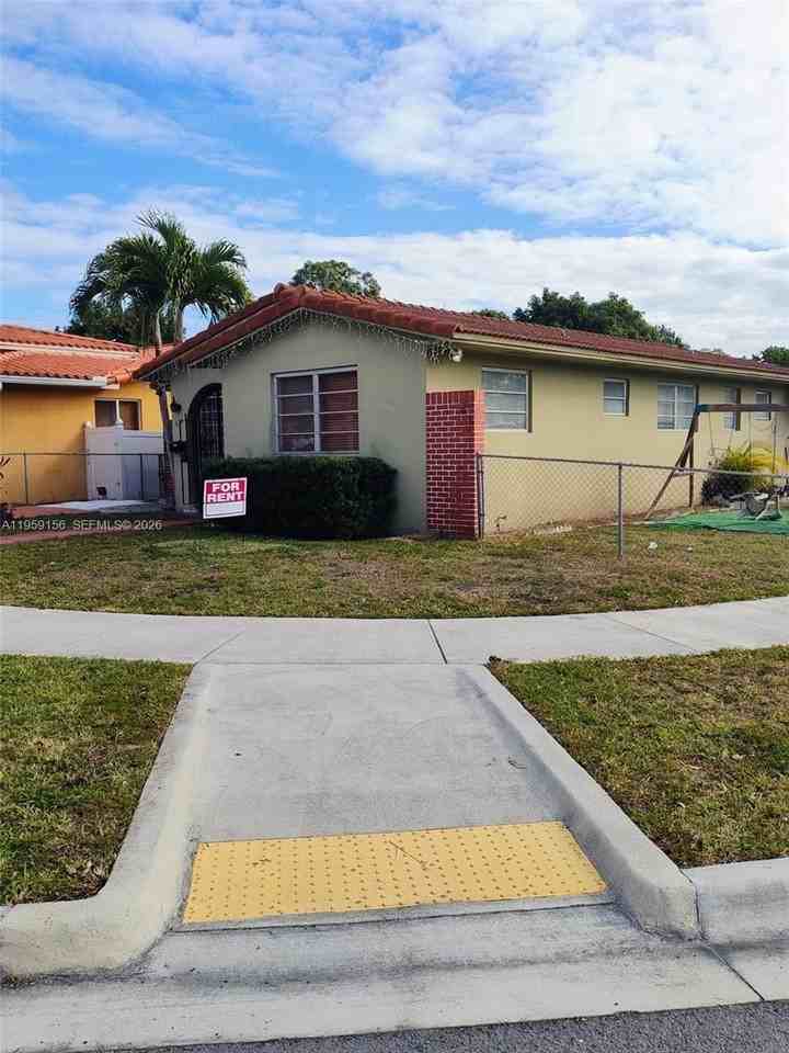 525 Sw 56th Ave #525 - Photo 4 of 4