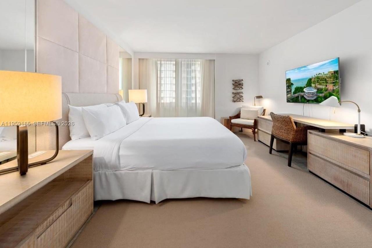 102 24th St #1007 - Photo 3 of 23