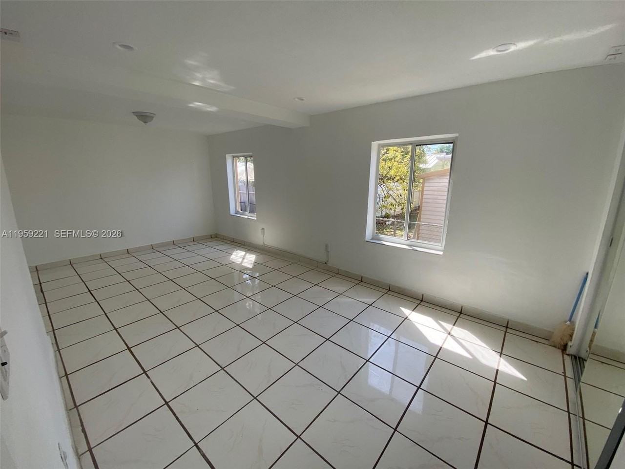 141 Sw 33rd Ave #1 - Photo 7 of 8