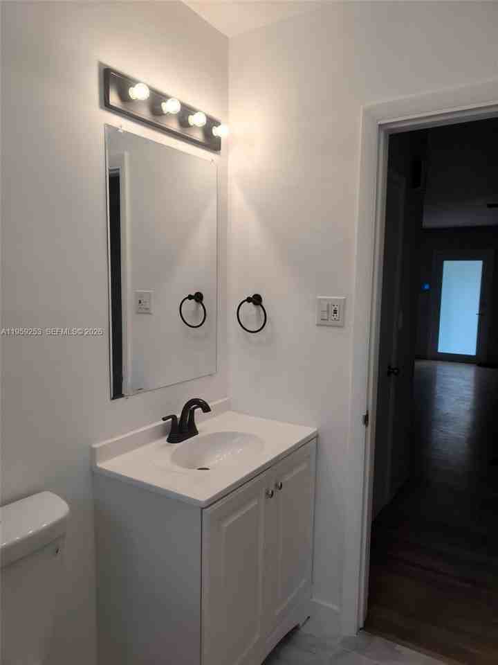 517 S 19th Ave #517 - Photo 5 of 24