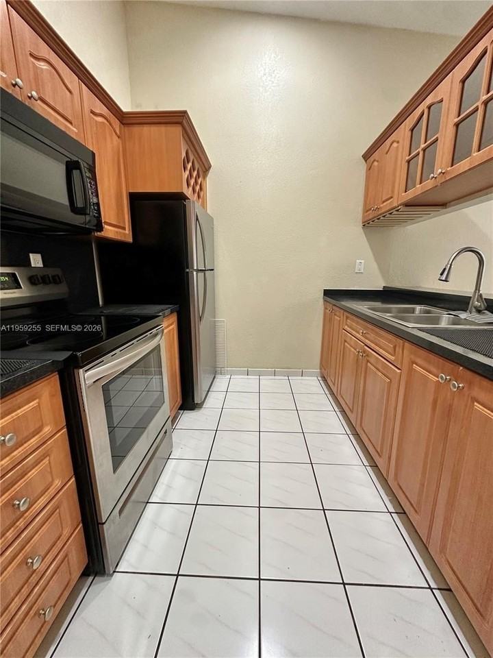 18240 Mediterranean Blvd #7-11 - Photo 5 of 17