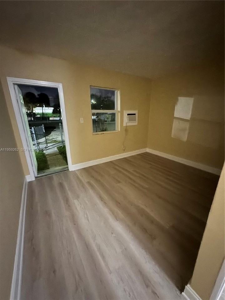 4404 Sw 22nd St #7 - Photo 2 of 7