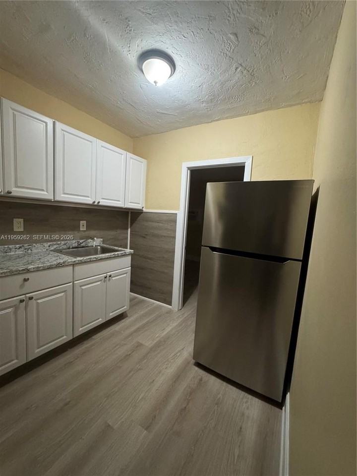 4404 Sw 22nd St #7 - Photo 3 of 7