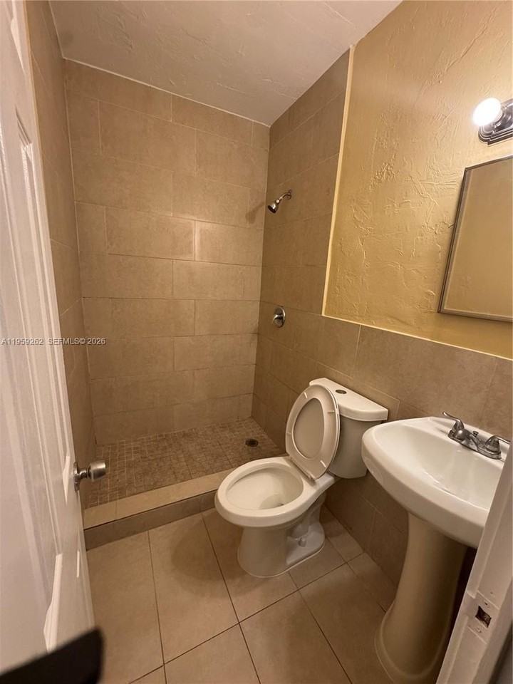 4404 Sw 22nd St #7 - Photo 5 of 7