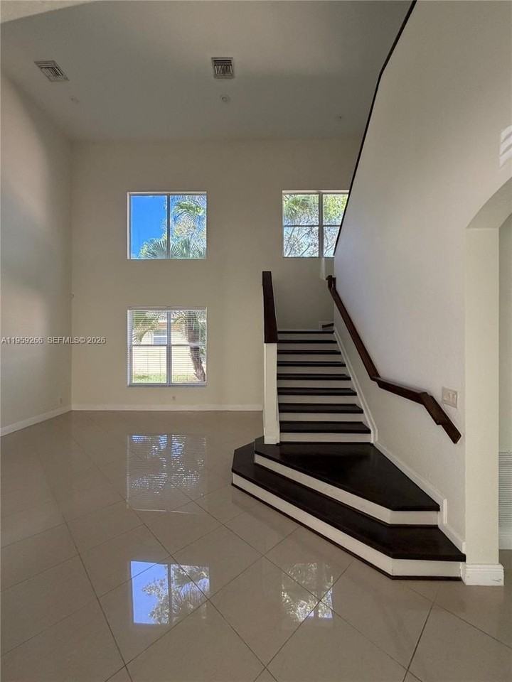 1819 Mariners Ln #1819 - Photo 4 of 50