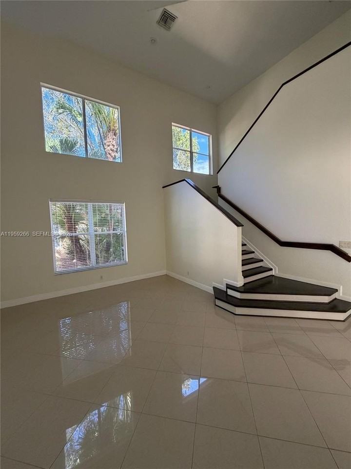 1819 Mariners Ln #1819 - Photo 5 of 50