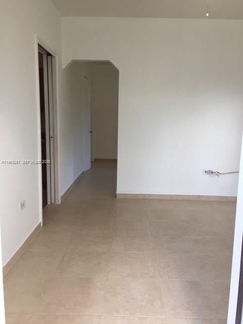 2731 Nw 4th St #2 - Photo 5 of 6