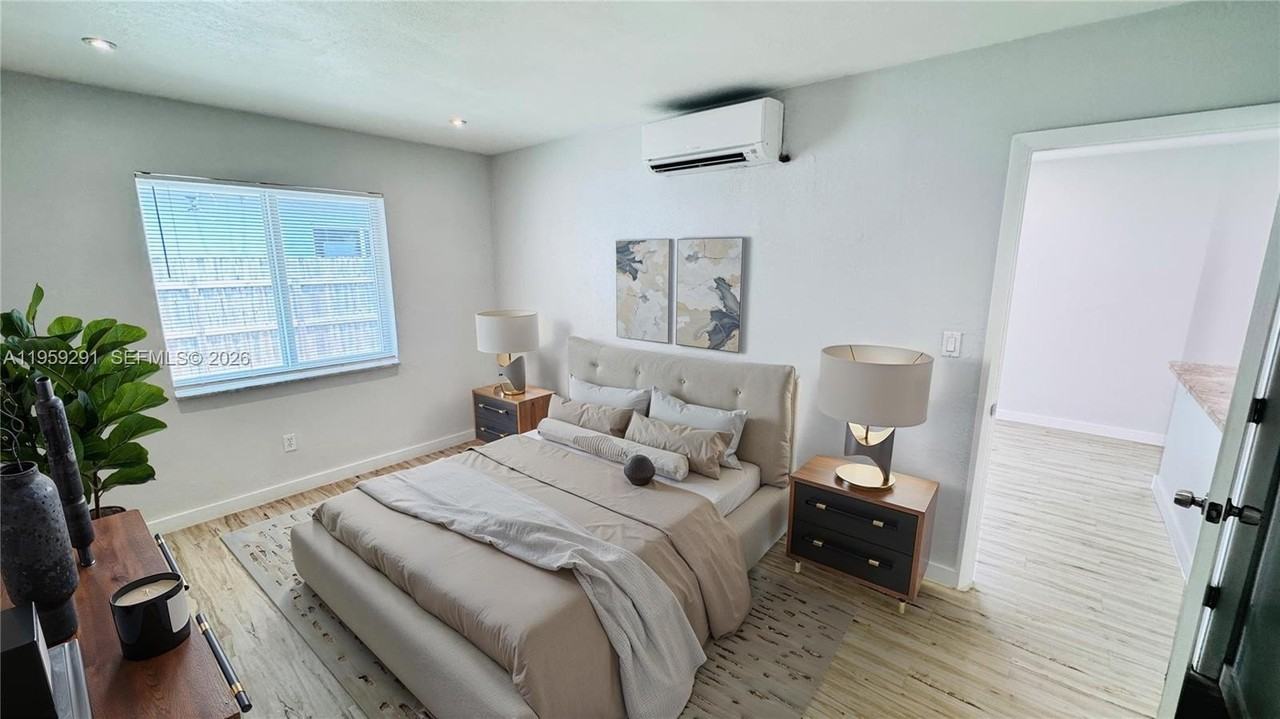 718 Se 13th St #3 - Photo 4 of 7