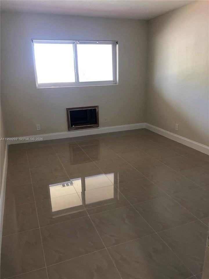 600 Layne Blvd #208 - Photo 2 of 9