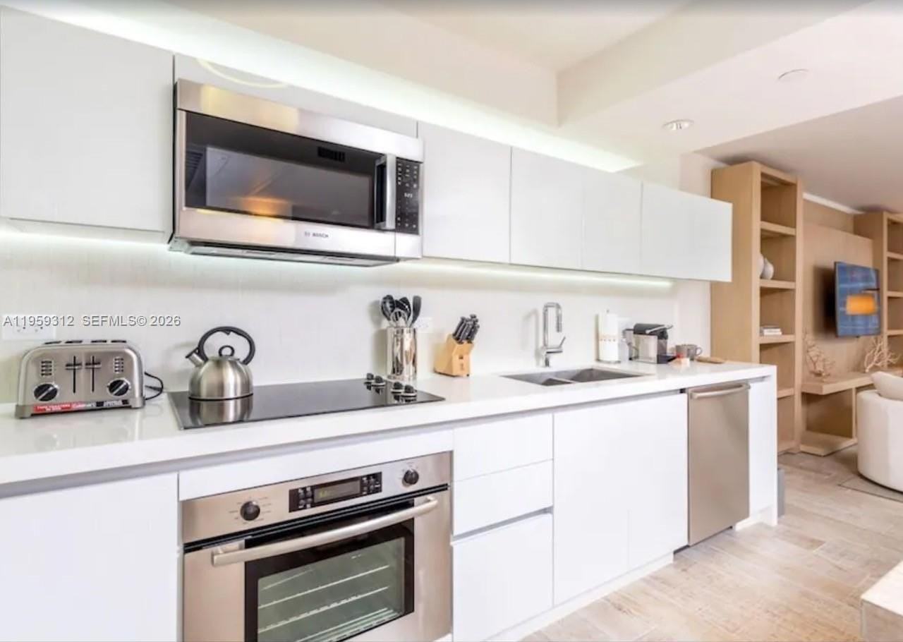 102 24th St #1206 - Photo 4 of 20