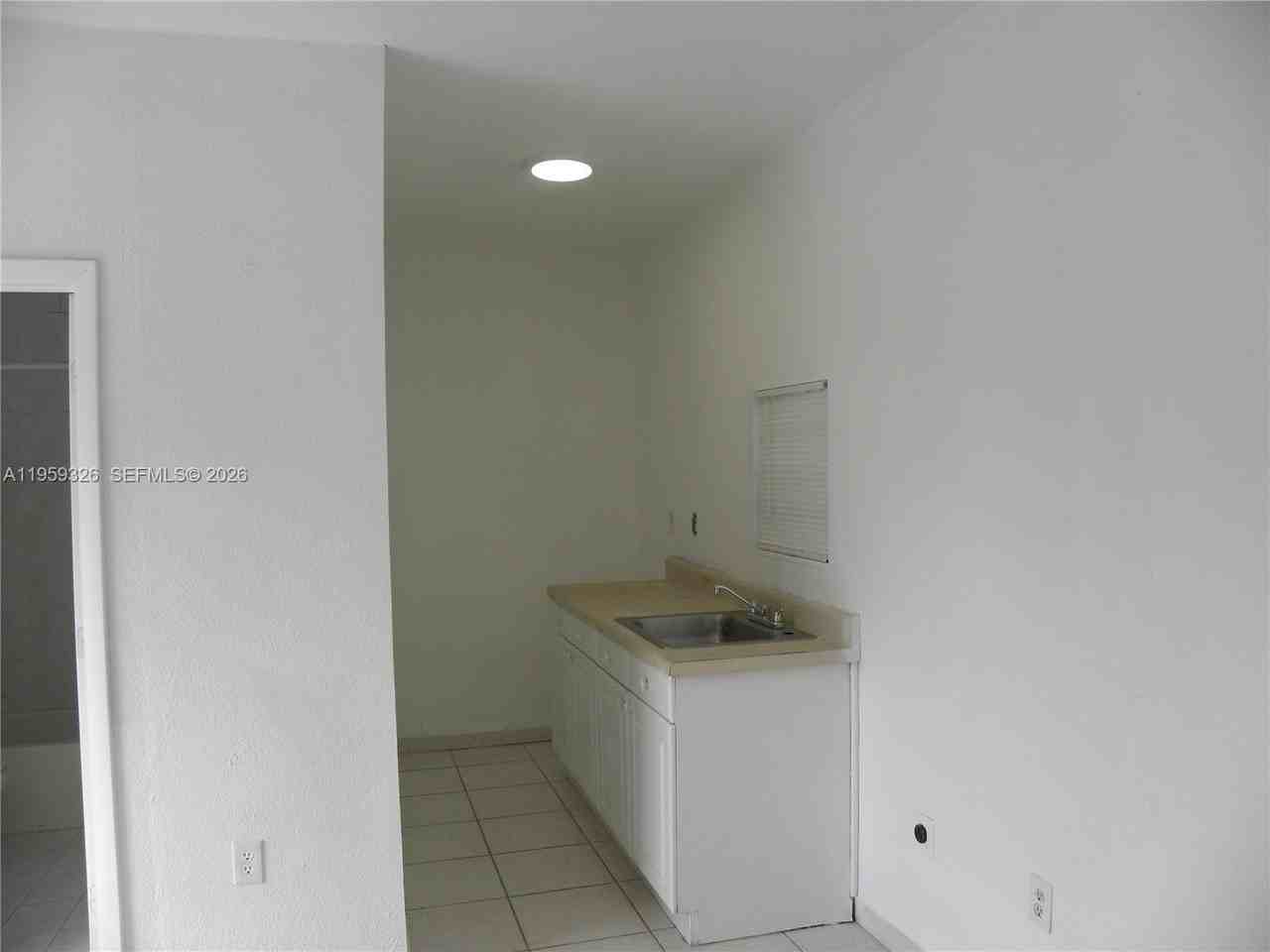 25 Nw 50th Ave #1 - Photo 6 of 7