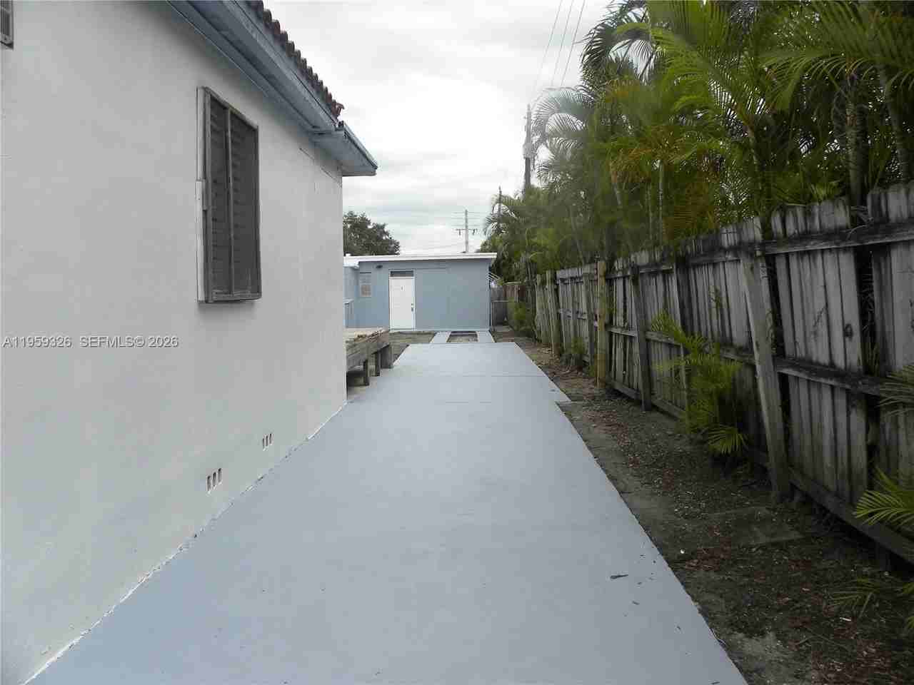 25 Nw 50th Ave #1 - Photo 7 of 7