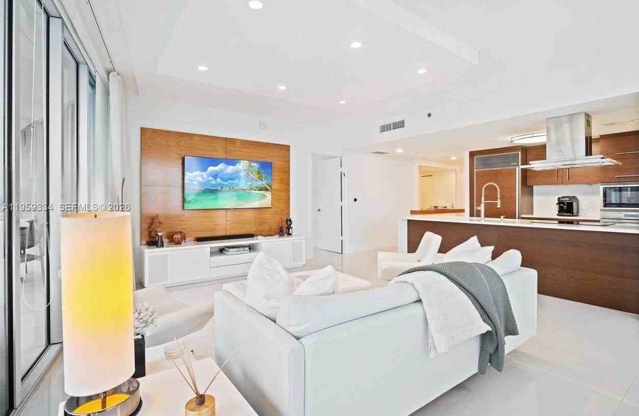 495 Brickell Ave #3301 - Photo 7 of 20