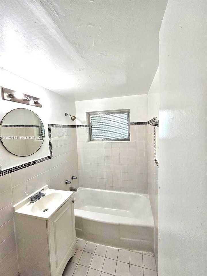 761 Euclid Ave #3 - Photo 7 of 8