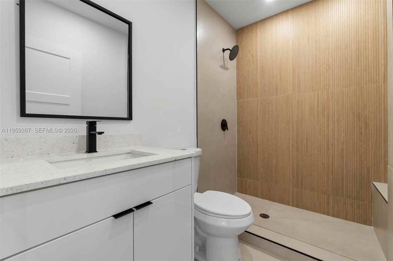 1060 Nw 35th Ct #2 - Photo 4 of 7