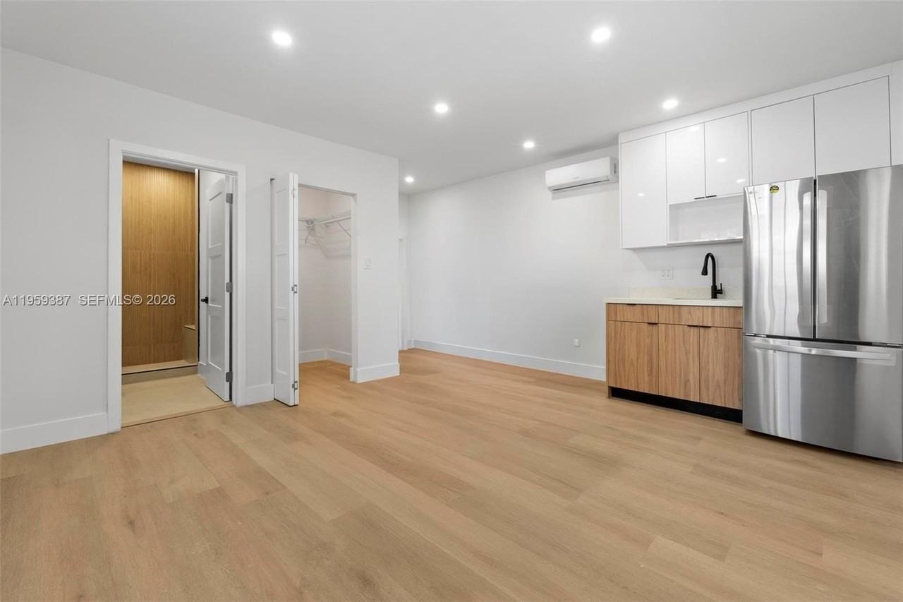 1060 Nw 35th Ct #2 - Photo 5 of 7