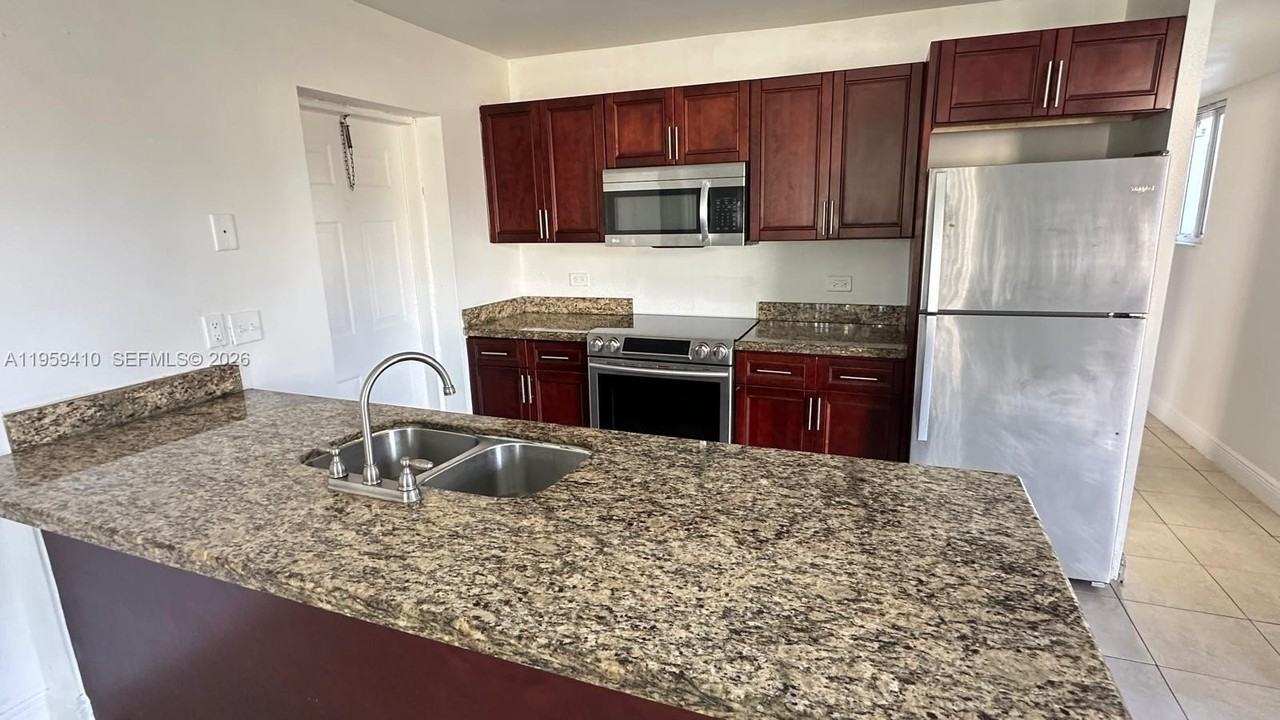 5020 Nw 14th Ave #5020 - Photo 6 of 18