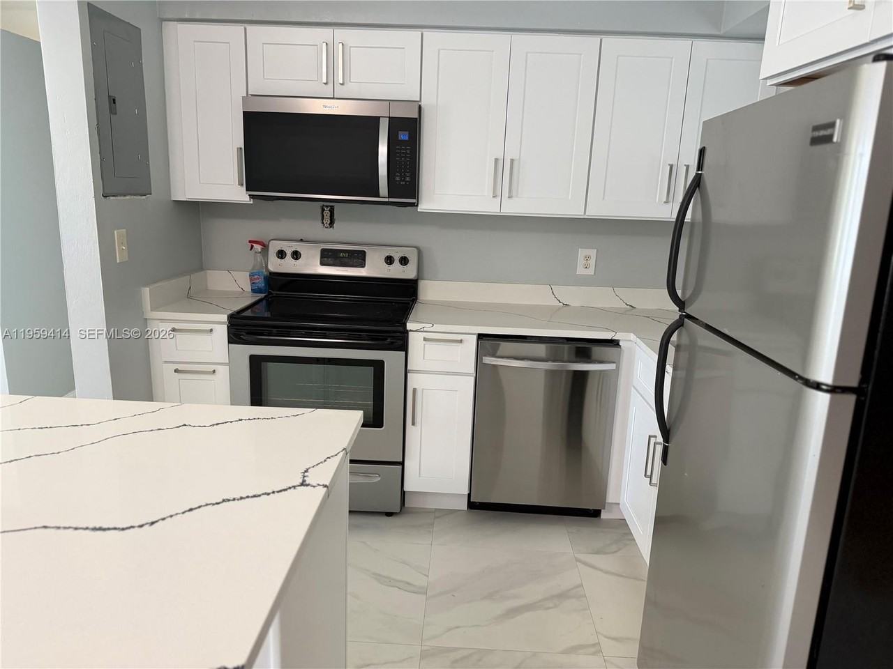 4210 Sw 10th St - Photo 5 of 19