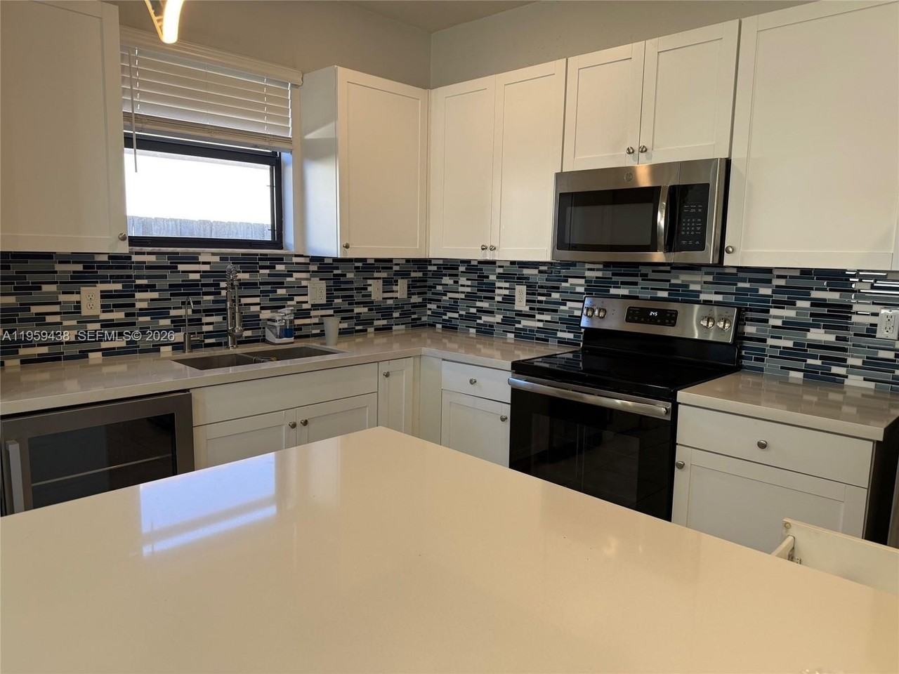 2541 Se 1st St - Photo 3 of 10