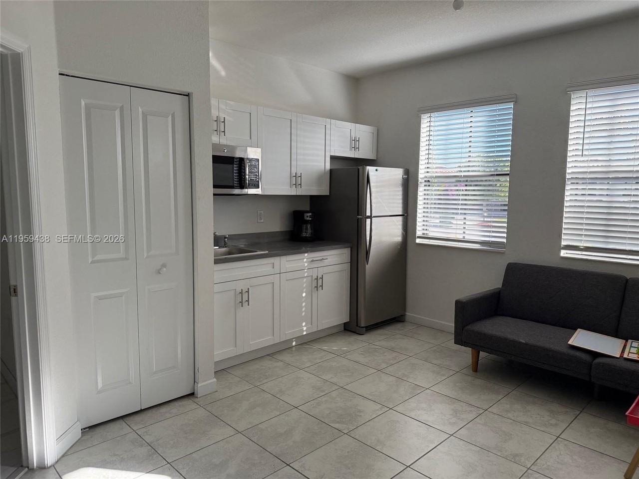 2541 Se 1st St - Photo 4 of 10