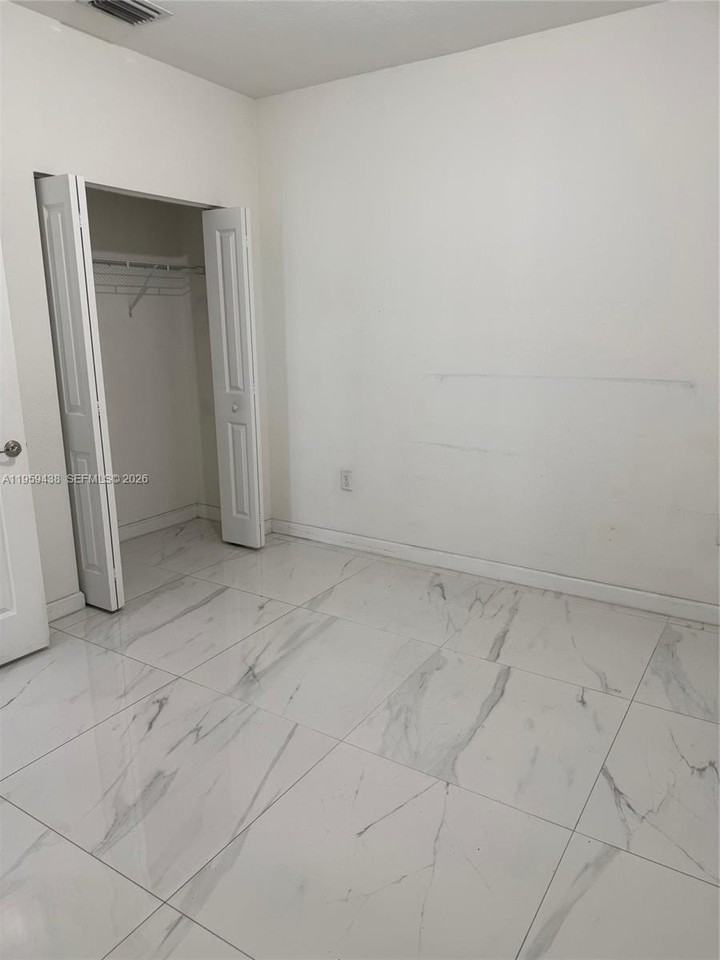 2541 Se 1st St - Photo 5 of 10