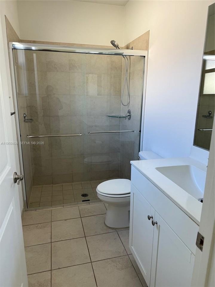 2541 Se 1st St - Photo 7 of 10