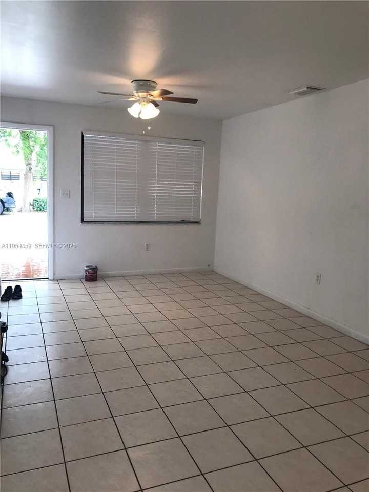 1017 Sw 8th St #1-4 - Photo 5 of 8