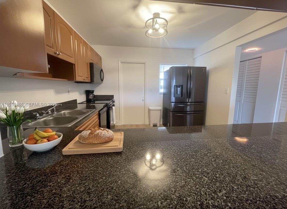 5100 Sw 90th Ave #302 - Photo 5 of 11