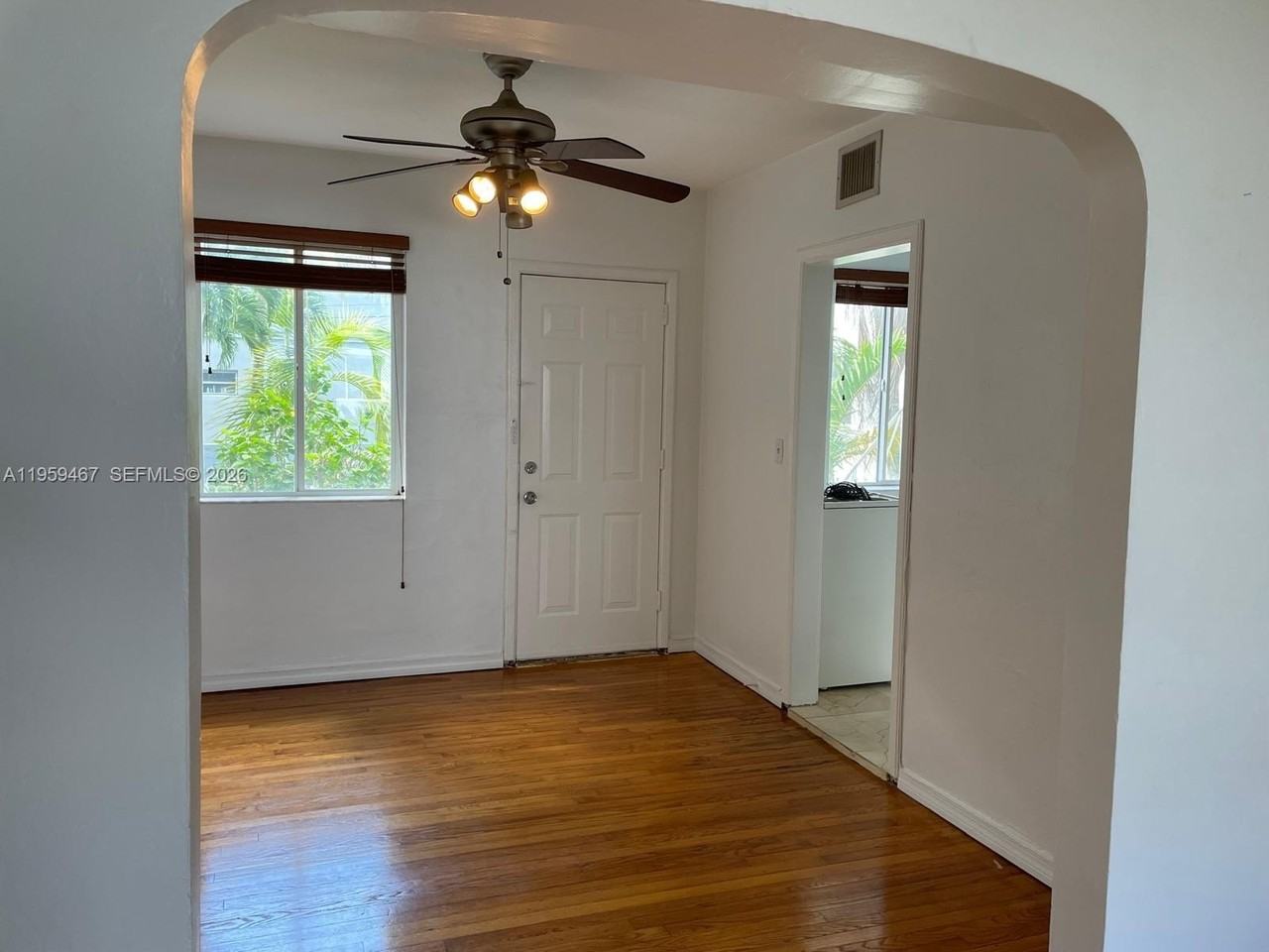 530 Sw 10th St #1B - Photo 3 of 31