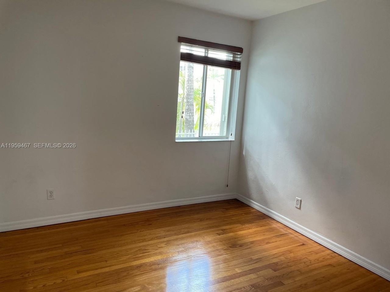 530 Sw 10th St #1B - Photo 4 of 31