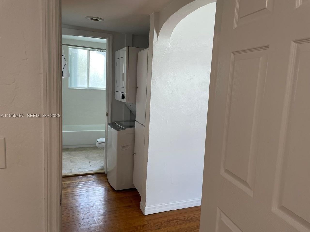 530 Sw 10th St #1B - Photo 6 of 31