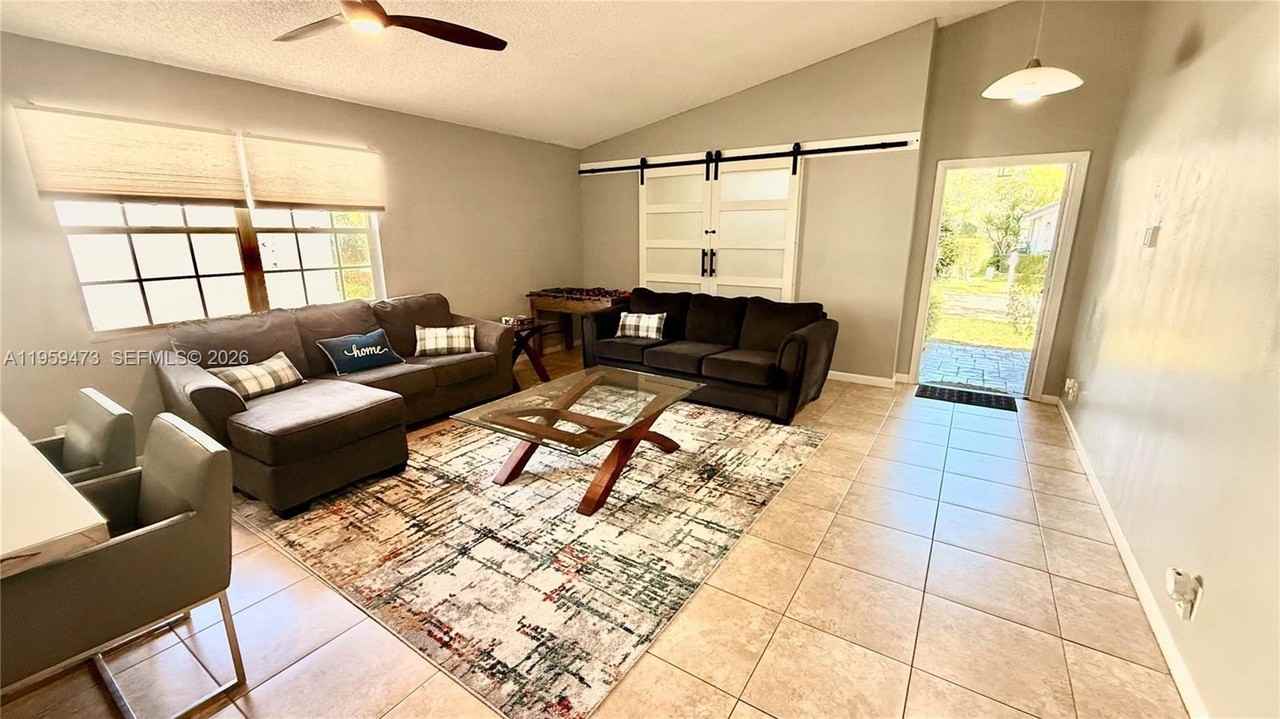 5470 Pine Cir - Photo 6 of 42