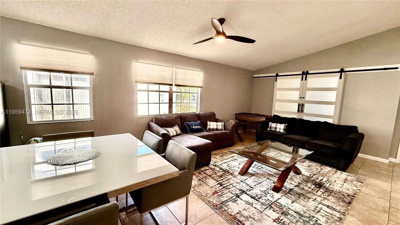 5470 Pine Cir - Photo 7 of 42