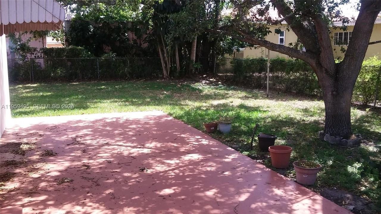 3920 Nw 59th Ave - Photo 2 of 10