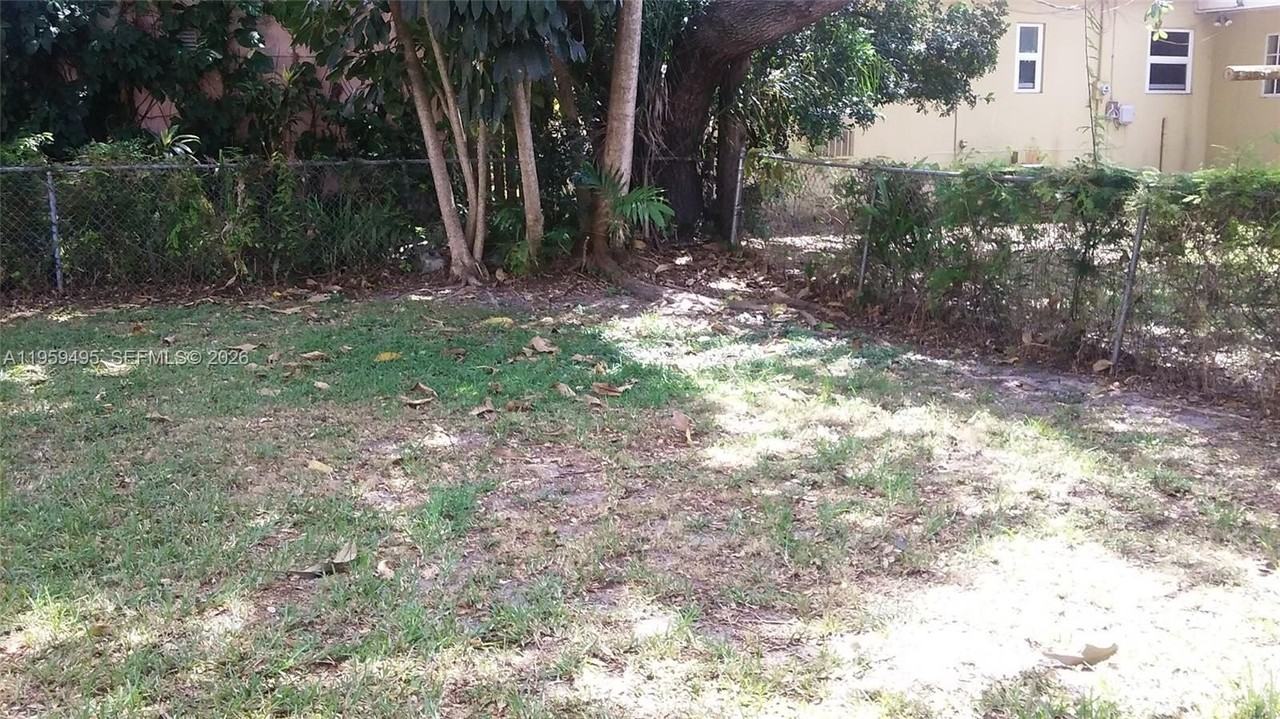 3920 Nw 59th Ave - Photo 3 of 10